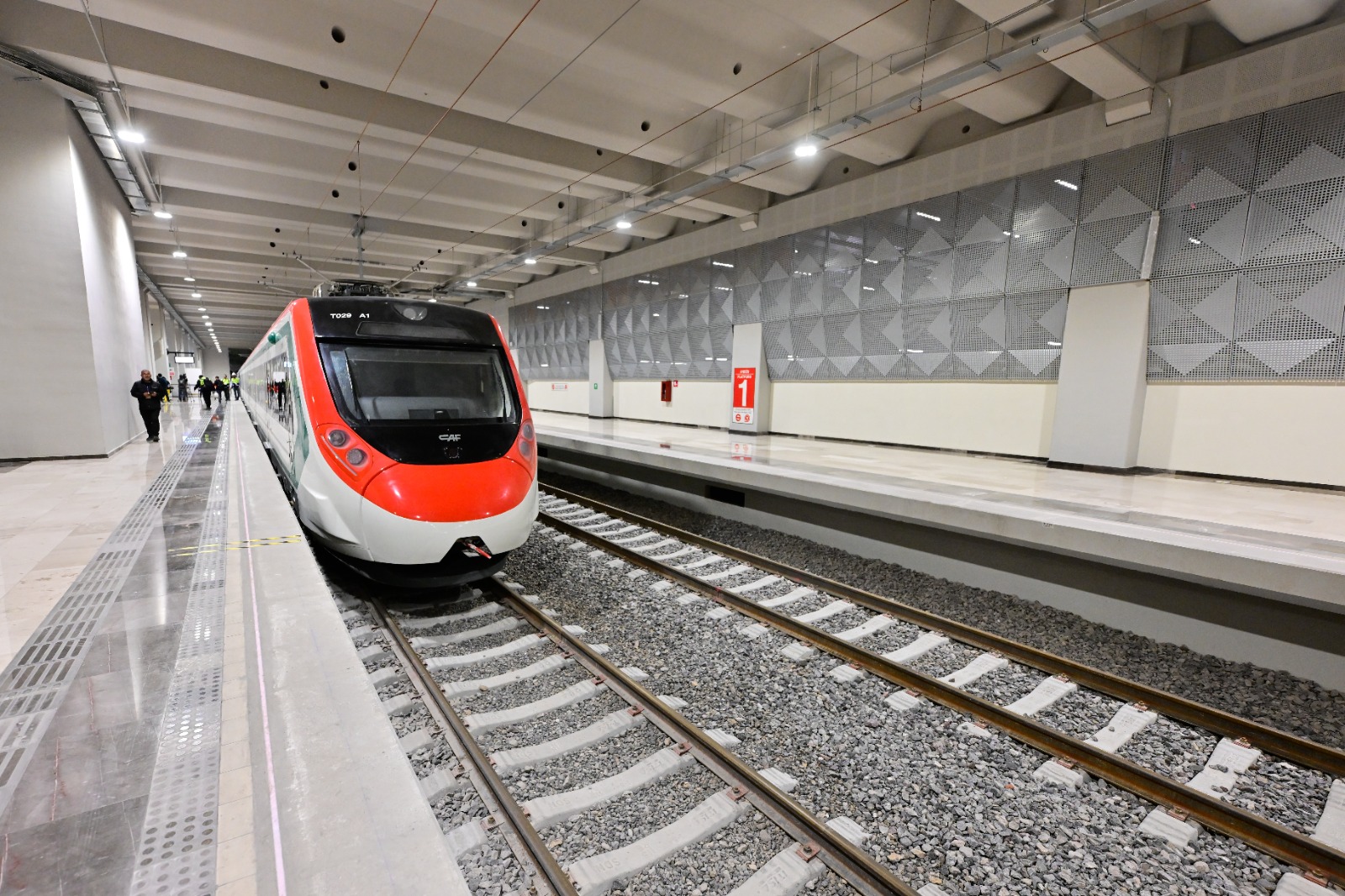 Tren suburbano el insurgente3 ywRuVu