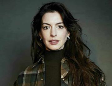 crop w1262 h1053 anne hathaway 2 focus 0 0.31 360 276 eNnWwY