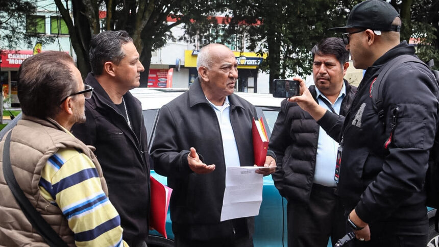 100 periodistas P8aCWa