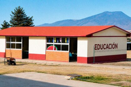escuelas oriente.jpg R0S1ZU